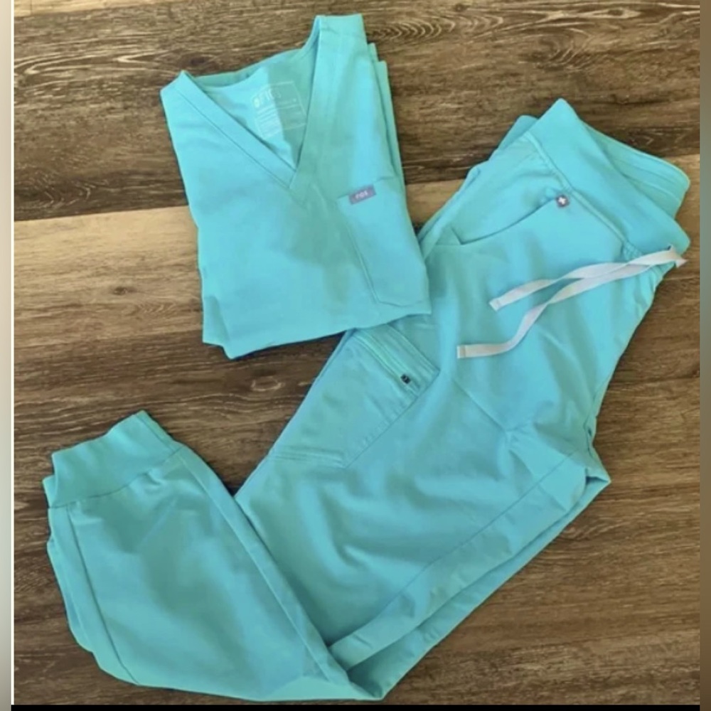 Figs scrub set -seafoam green worn once